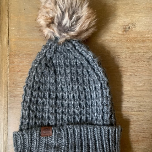 Roots tuque - Picture 3 of 7